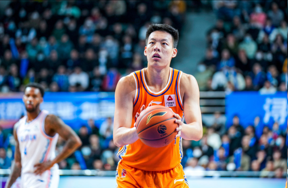 开云体育app下载-1个板都抢不到！2米06大个子22分钟0板，郭士强当初看中他什么？